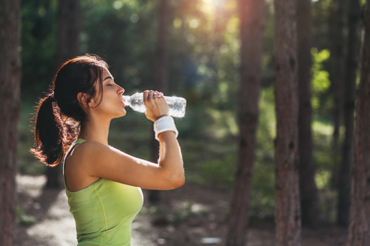 Uống nước vào buổi sáng giúp bạn giảm cân