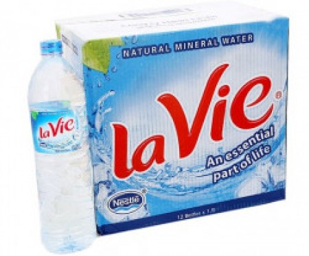 Thùng nước khoáng Lavie 1,5L